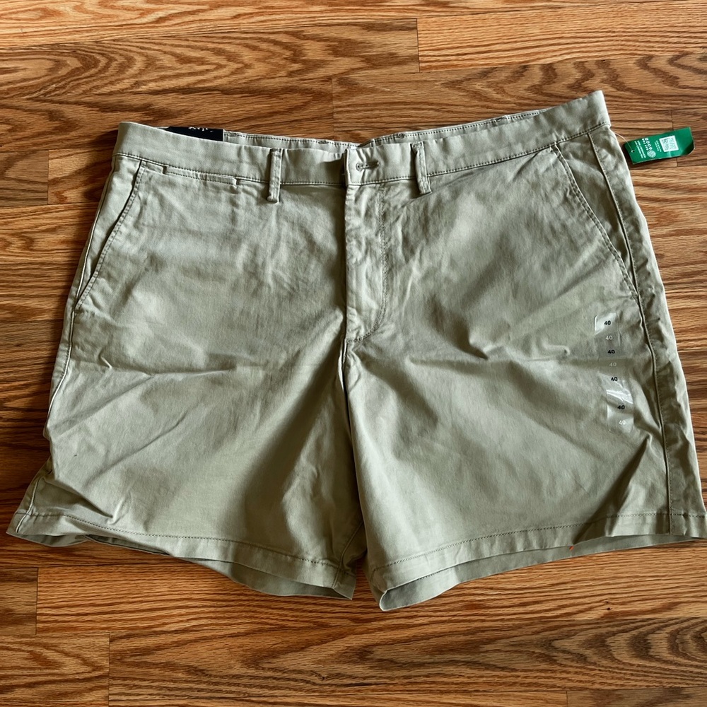 Gap Essential Khaki 7” Short, Men’s, NWT, Size 40, tan